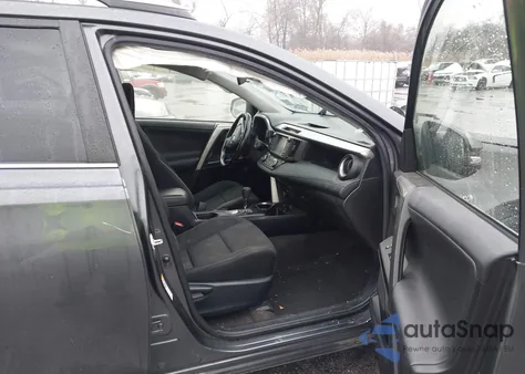 2016 Toyota Rav4 Hybrid Xle z USA, uszkodzony, nr VIN JTMRJREV1GD038370